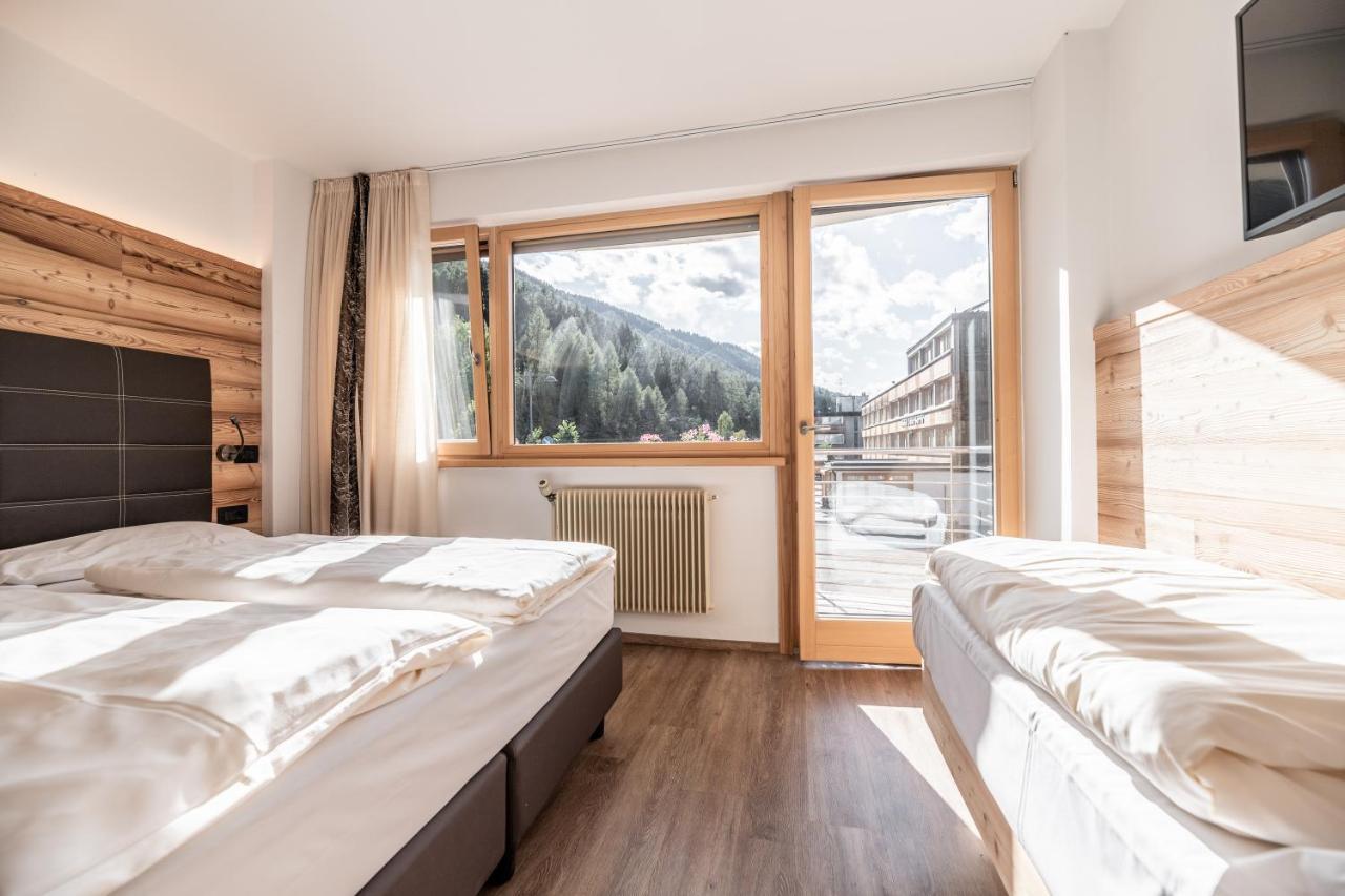 Ravelli Sporting Hotel Mezzana  Exterior photo