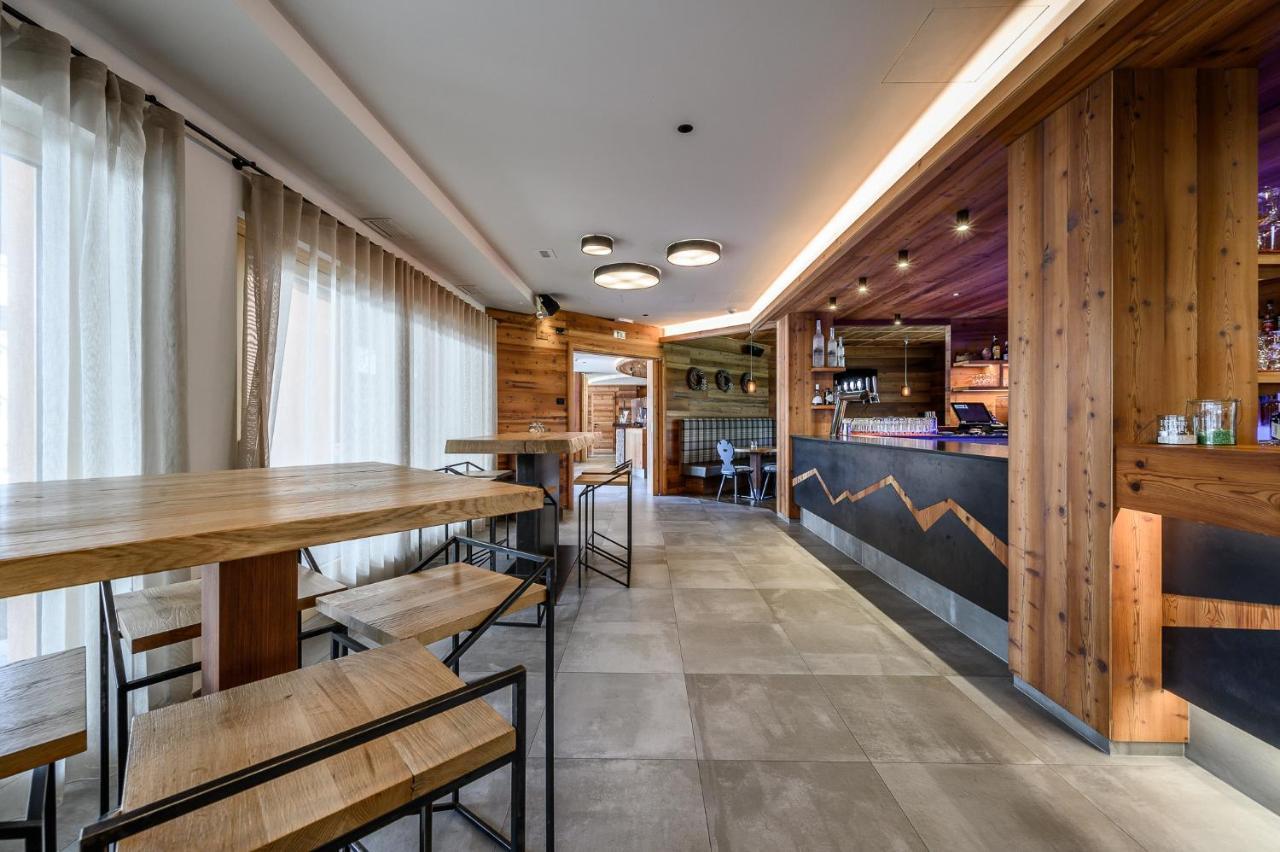 Ravelli Sporting Hotel Mezzana  Exterior photo