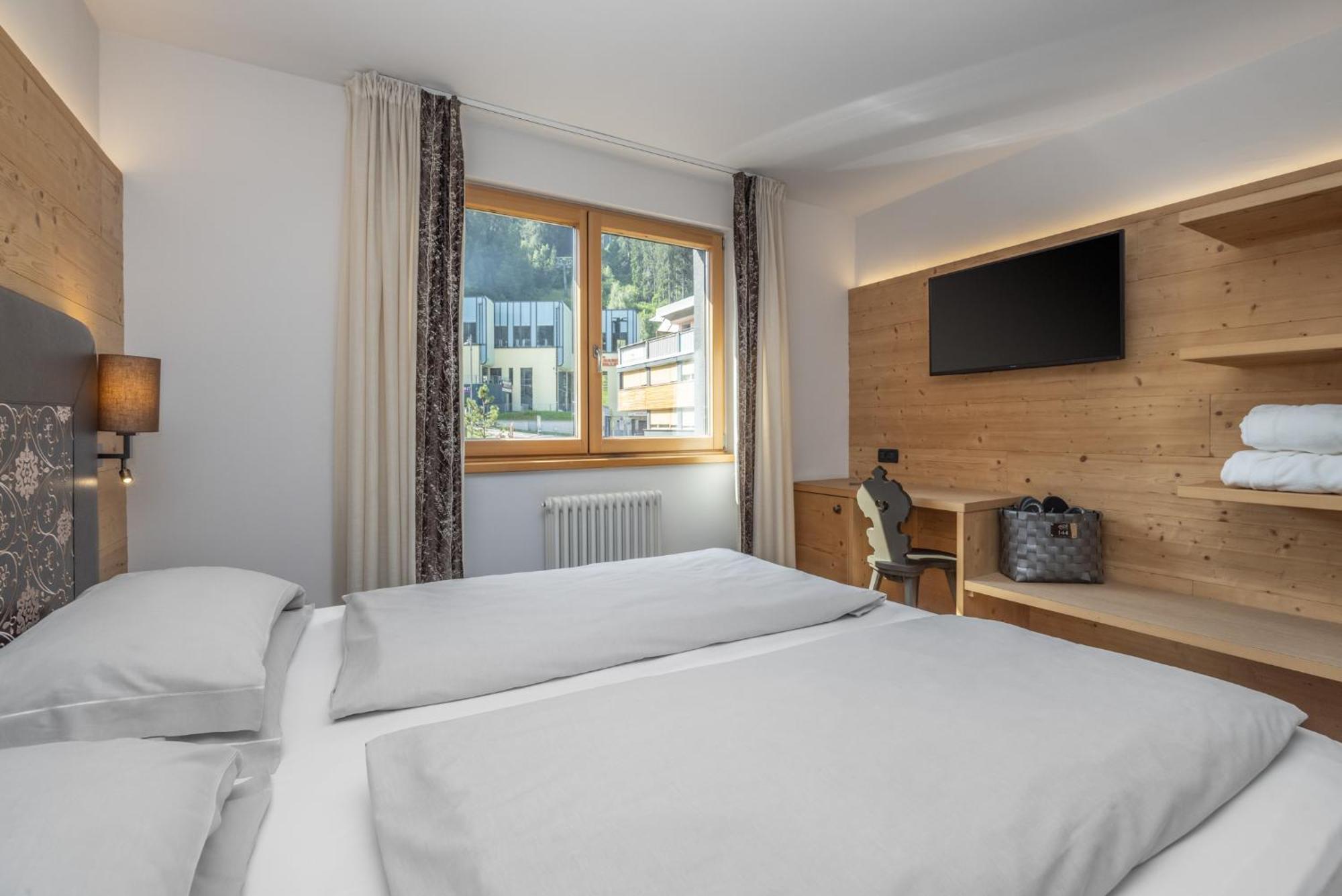 Ravelli Sporting Hotel Mezzana  Exterior photo