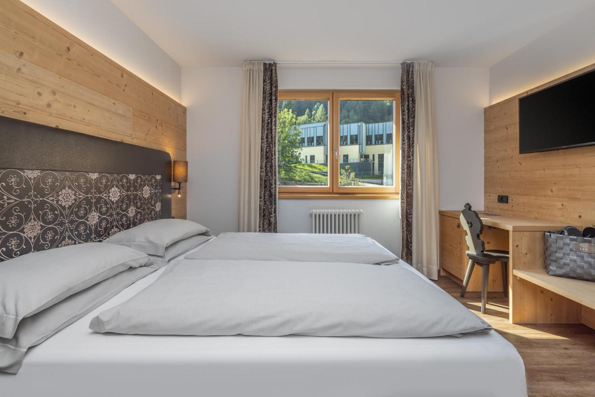 Ravelli Sporting Hotel Mezzana  Exterior photo