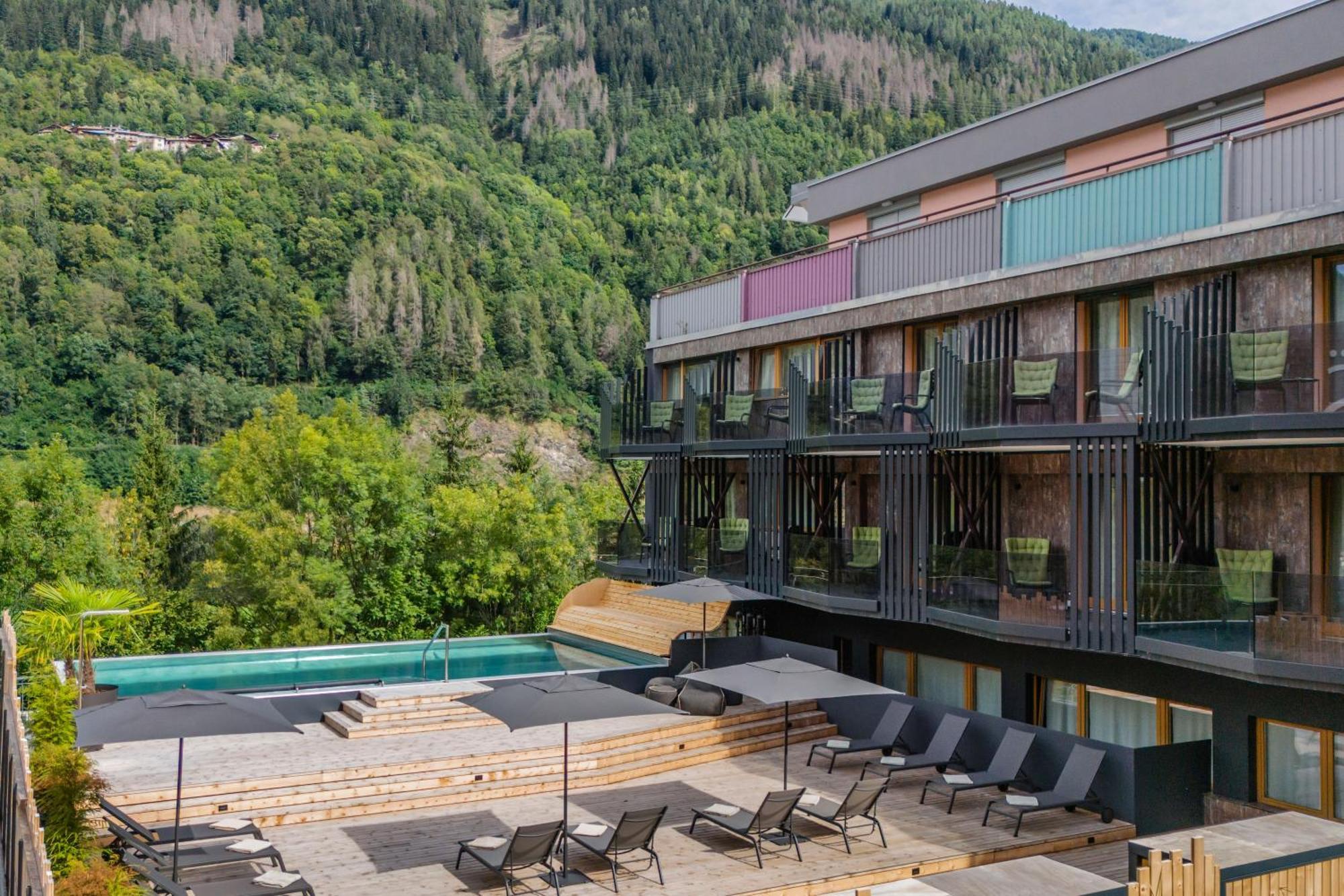 Ravelli Sporting Hotel Mezzana  Exterior photo