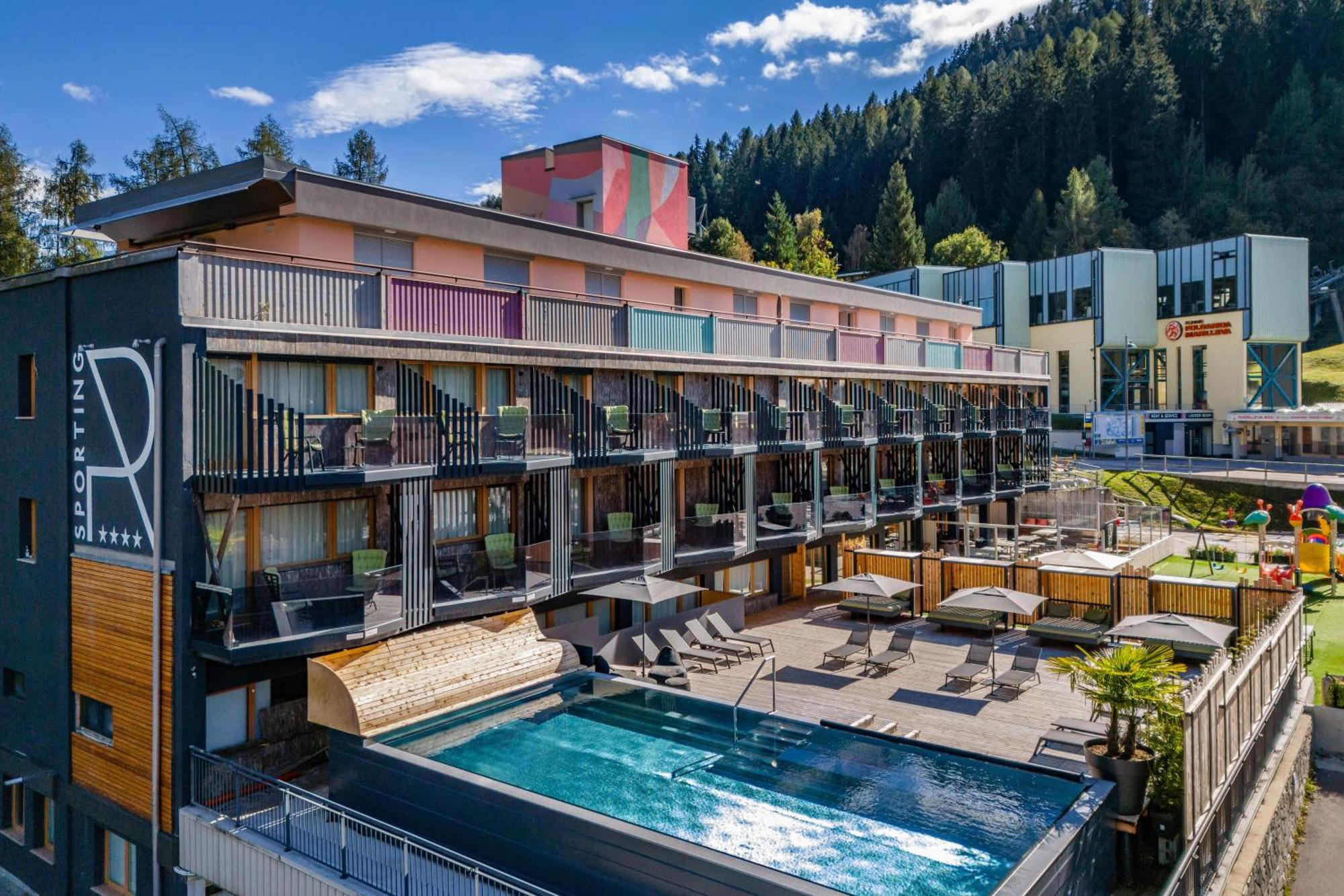 Ravelli Sporting Hotel Mezzana  Exterior photo