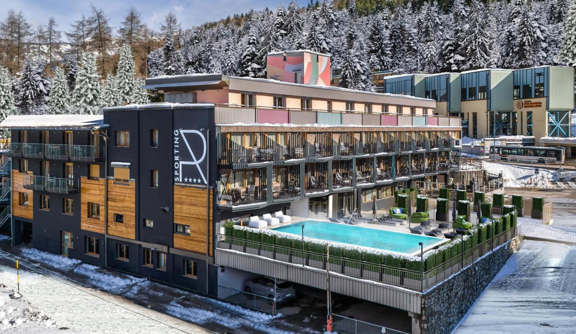 Ravelli Sporting Hotel Mezzana  Exterior photo