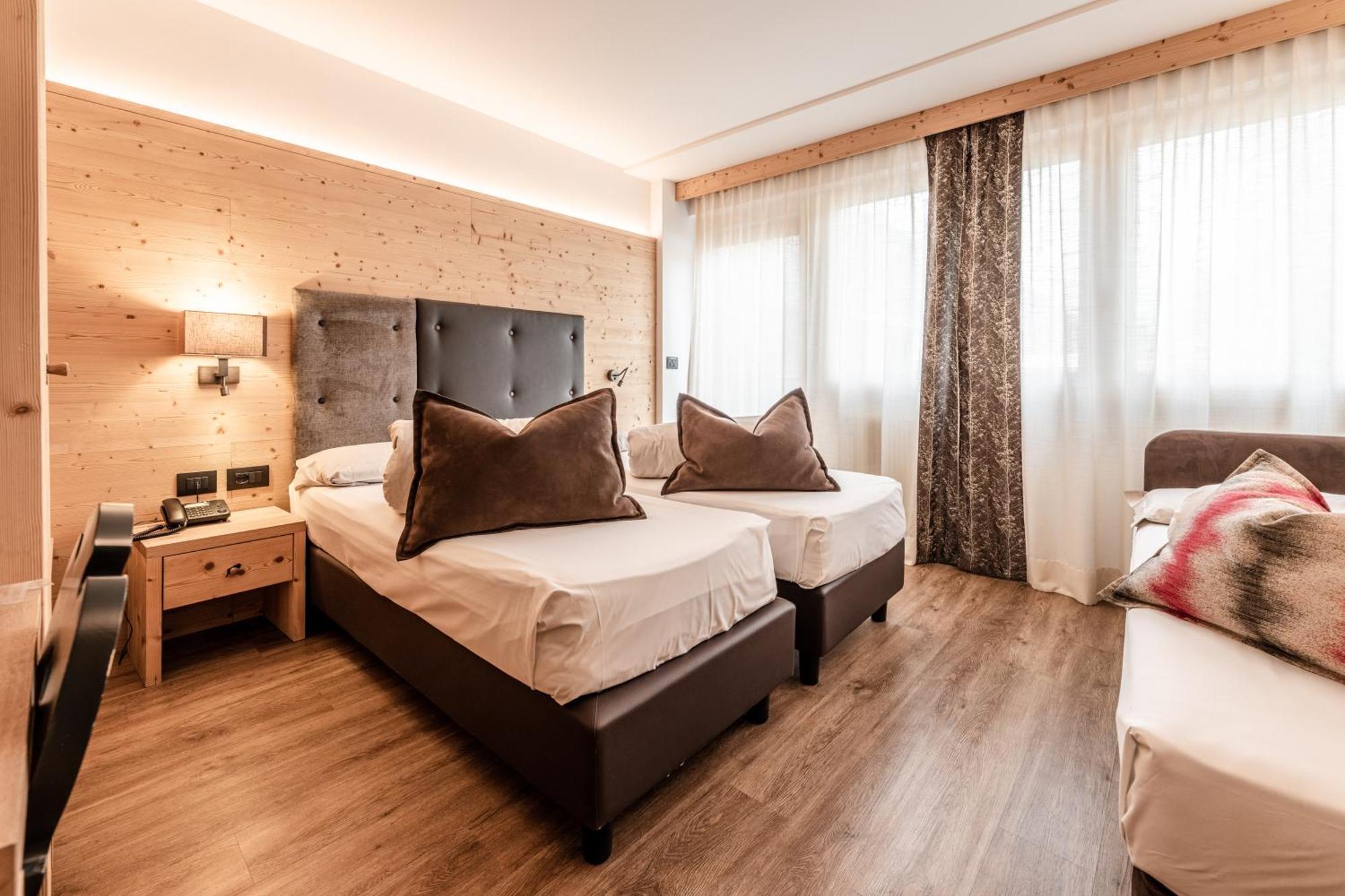Ravelli Sporting Hotel Mezzana  Exterior photo