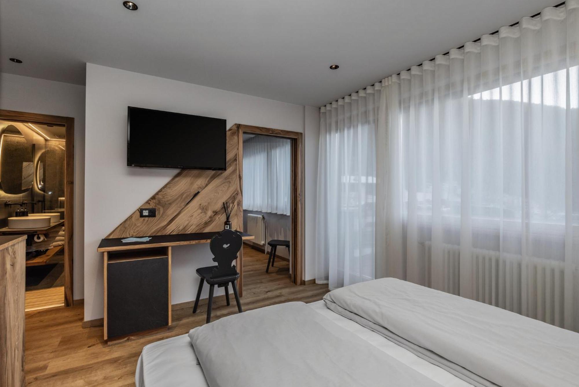Ravelli Sporting Hotel Mezzana  Exterior photo