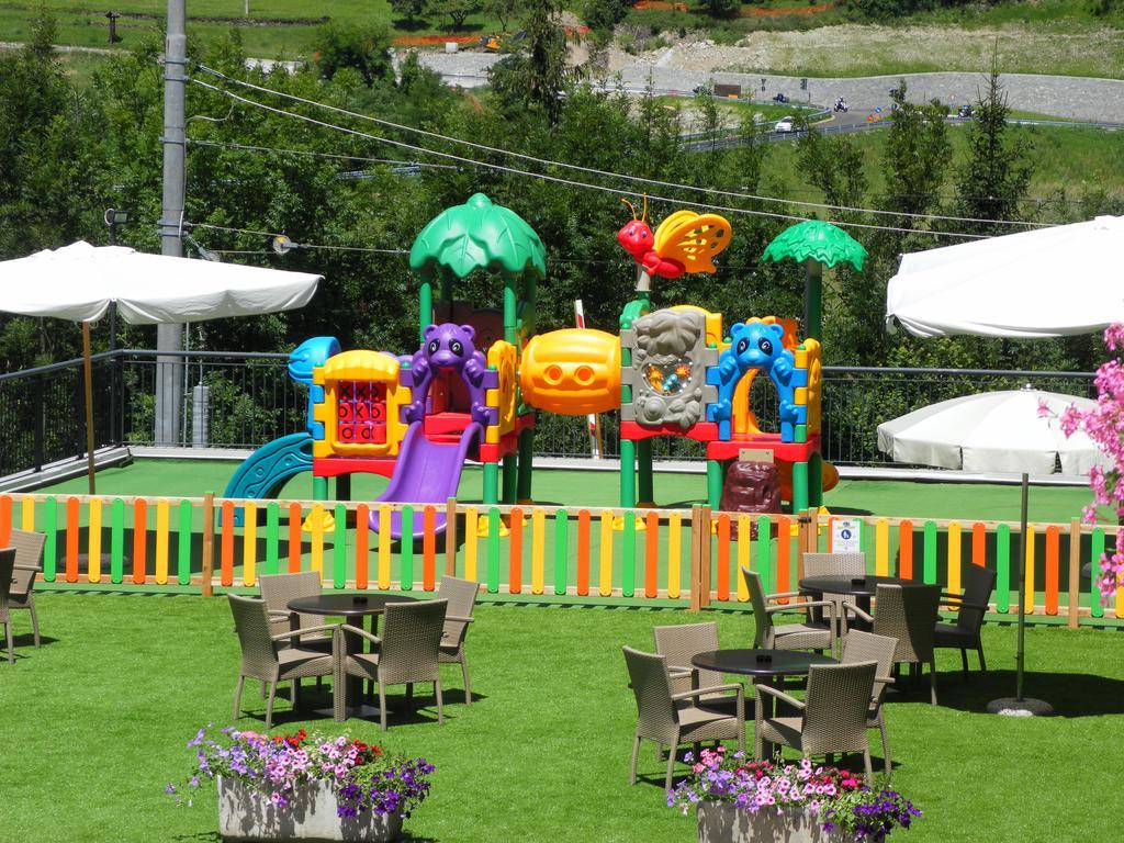 Ravelli Sporting Hotel Mezzana  Exterior photo