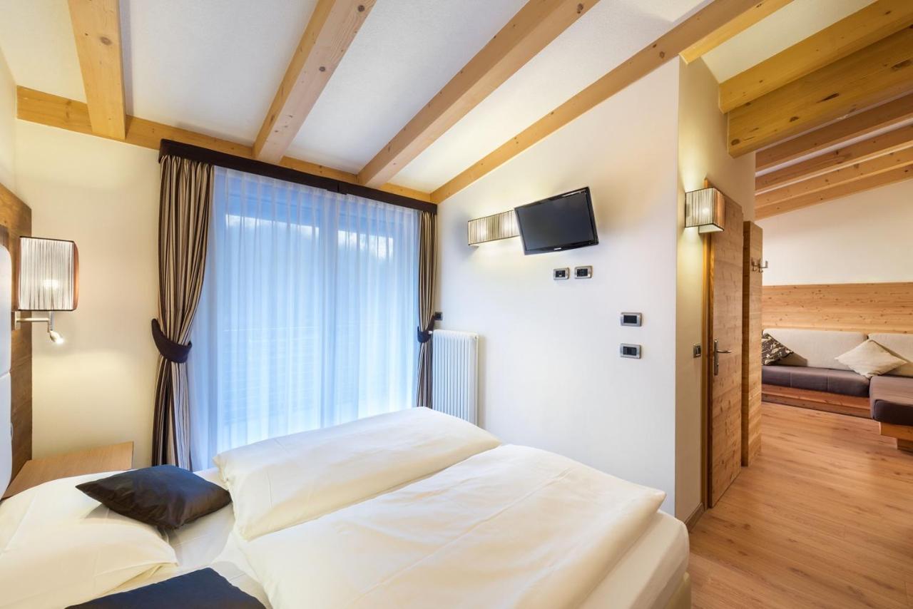 Ravelli Sporting Hotel Mezzana  Exterior photo